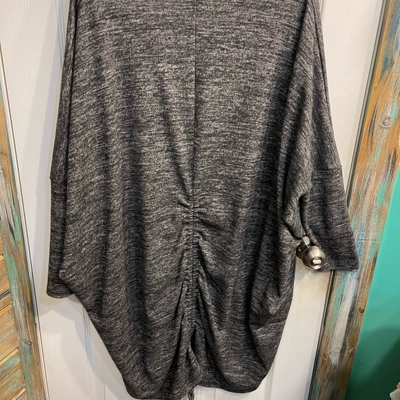 Size M cocoon cardigan with adjustable back - Picture 2 of 4